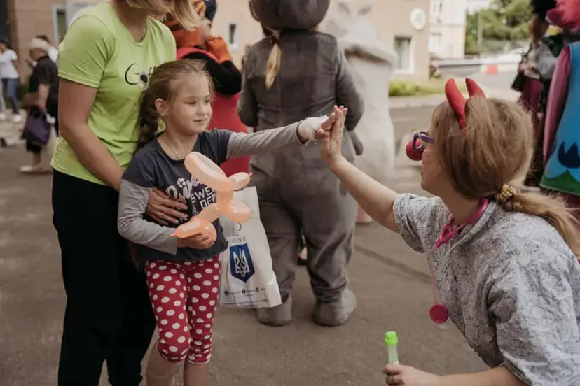 Image representing rule: Іноді все що ми можемо - це просто бути поруч. Особливо у ті миті, коли відбуваються події зовсім неочікувані, травматичні.